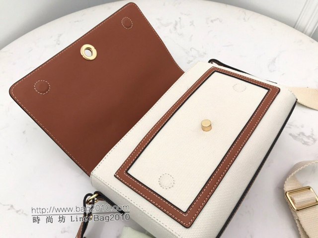 Burberry專櫃新款女包 巴寶莉斜背包 Burberry字母徽標帆布女包  db1168